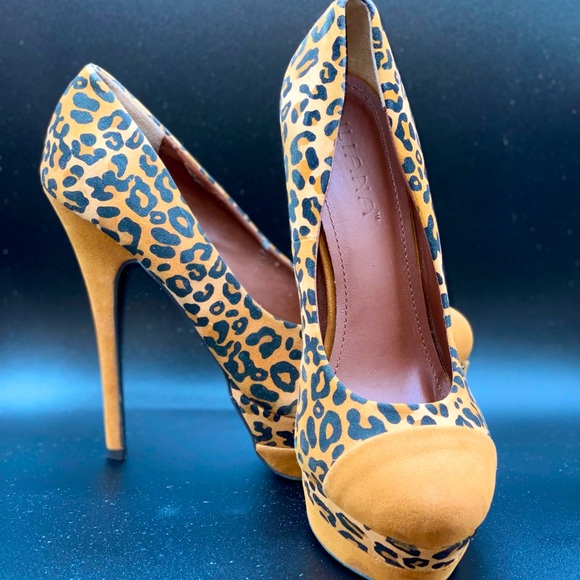 Leopard print 6&1/2” heels - Picture 3 of 7